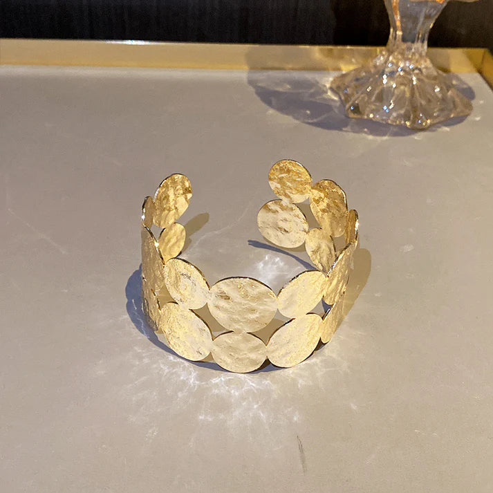 IRIDORI Chunky Cutout Handcuff